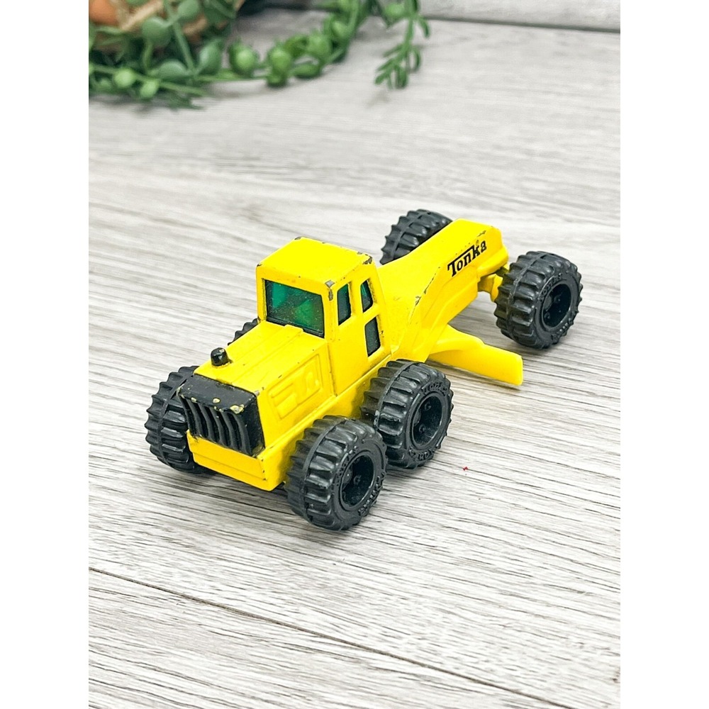 1994 Tonka Tractor, Motor Road Grader Yellow Construction Die Cast Tonka Tractor